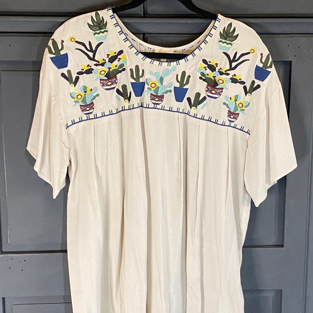 Boutique embroidered tunic popover